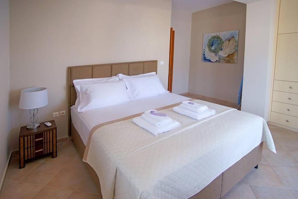 Kyparissia Luxury Home ภายนอก รูปภาพ