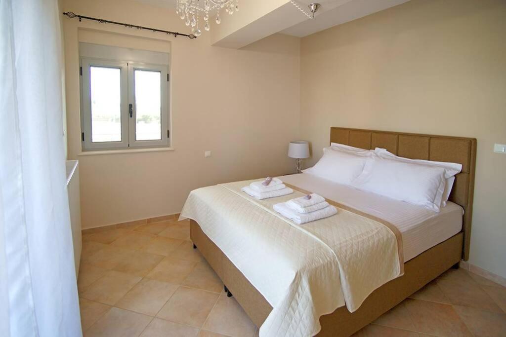 Kyparissia Luxury Home ภายนอก รูปภาพ